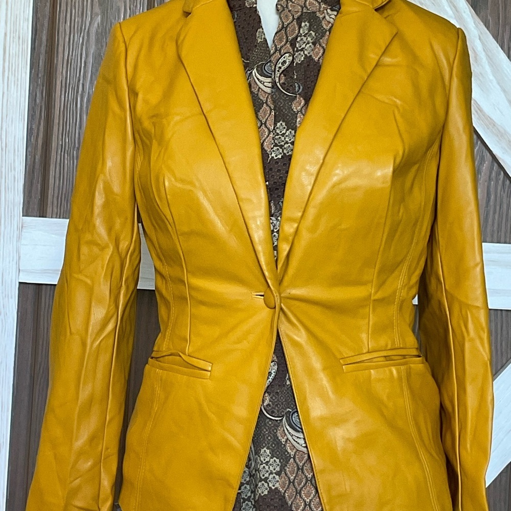 Rosevelvet Faux Leather Blazer. Available in gold and mauve. P2P 17” SIZE S, NWT - Picture 4 of 6